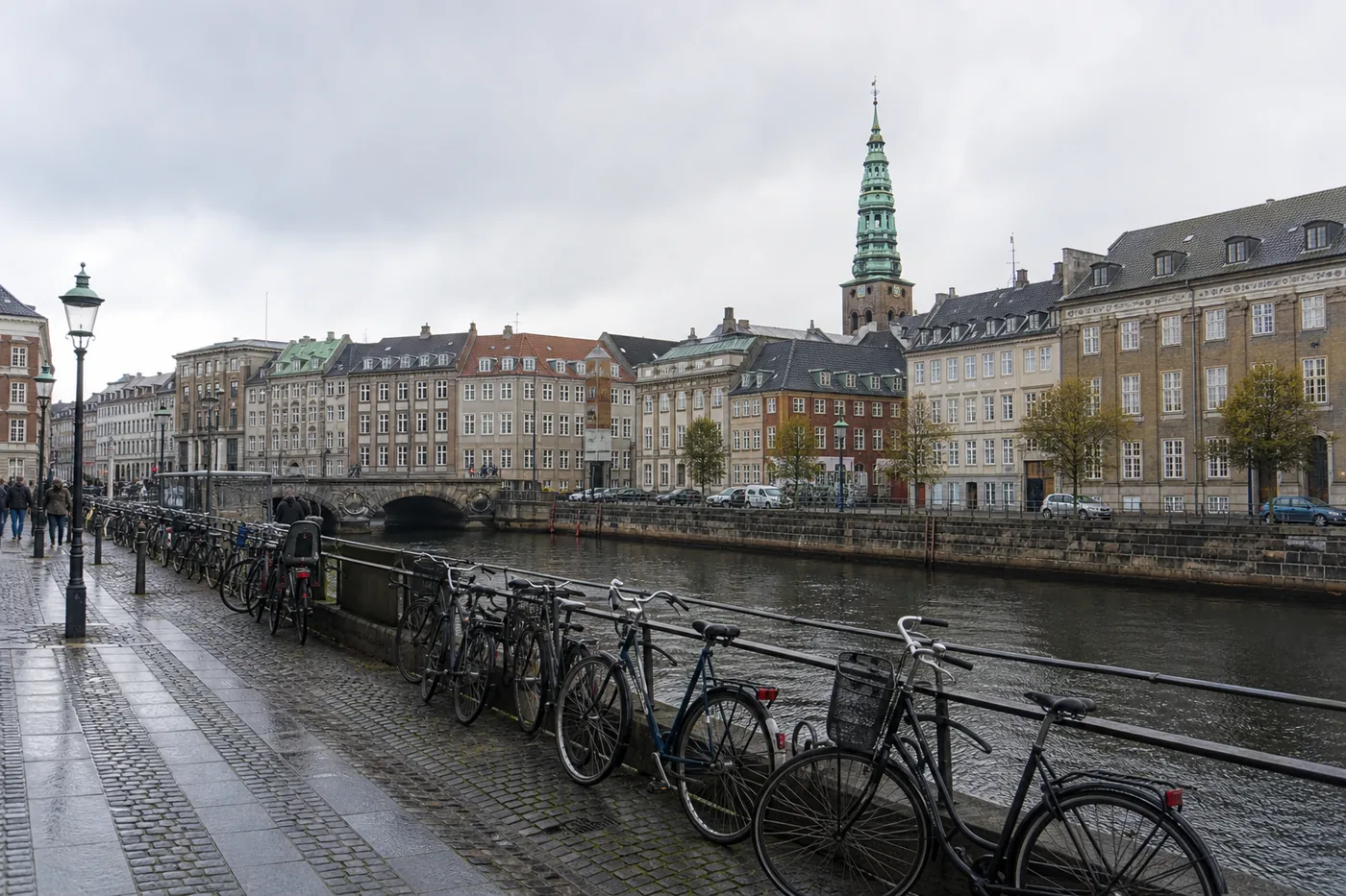 River campus atmosphere at a multi-language trip